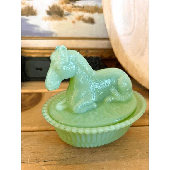 Westmoreland Mould Jadeite Horse Covered Candy Dish – 2 Piece Glass Horse on Rib - Picture 2 of 5